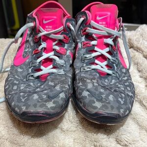Nike Women's Gray Camo Athletic Shoes with Hot Pink Accents